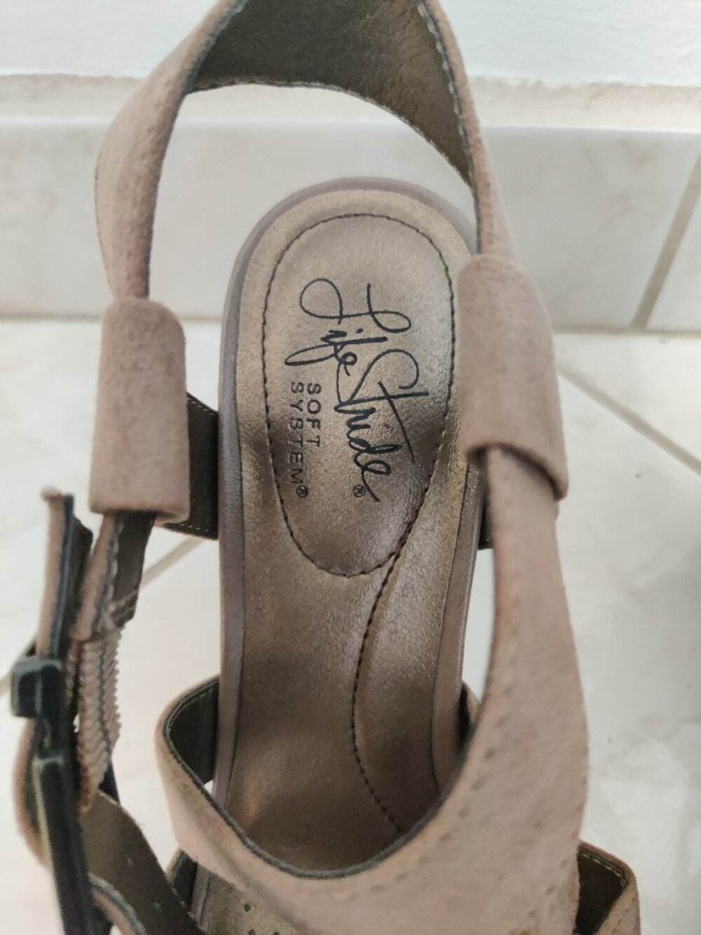 LifeStride Soft System Beige Heeled Sandals - Size 7.5M - Picture 3 of 6
